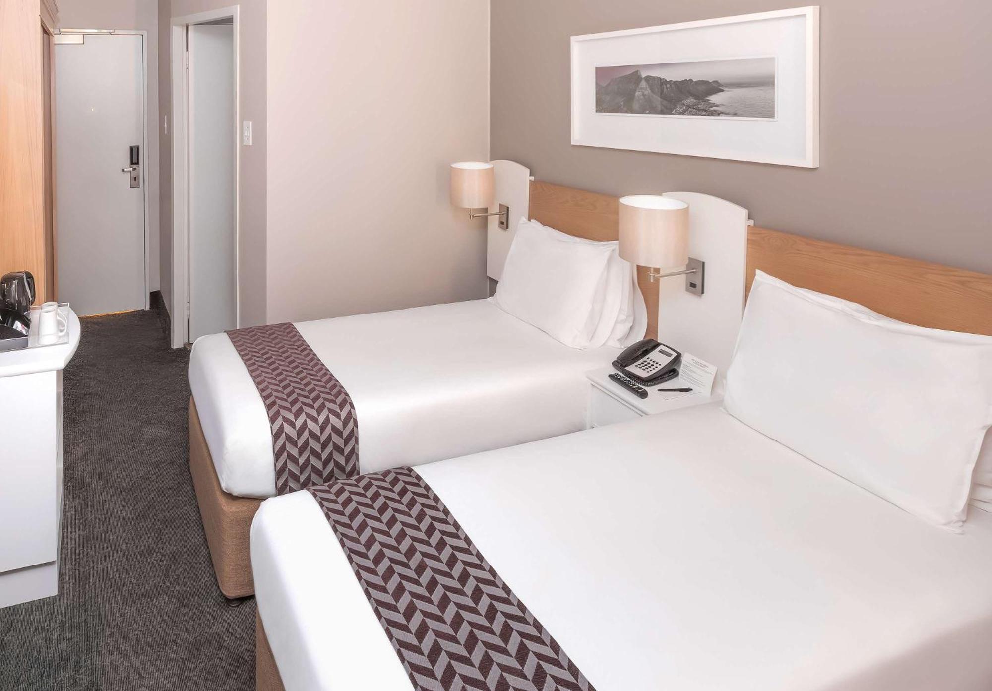 Stayeasy Century City Cape Town Bagian luar foto
